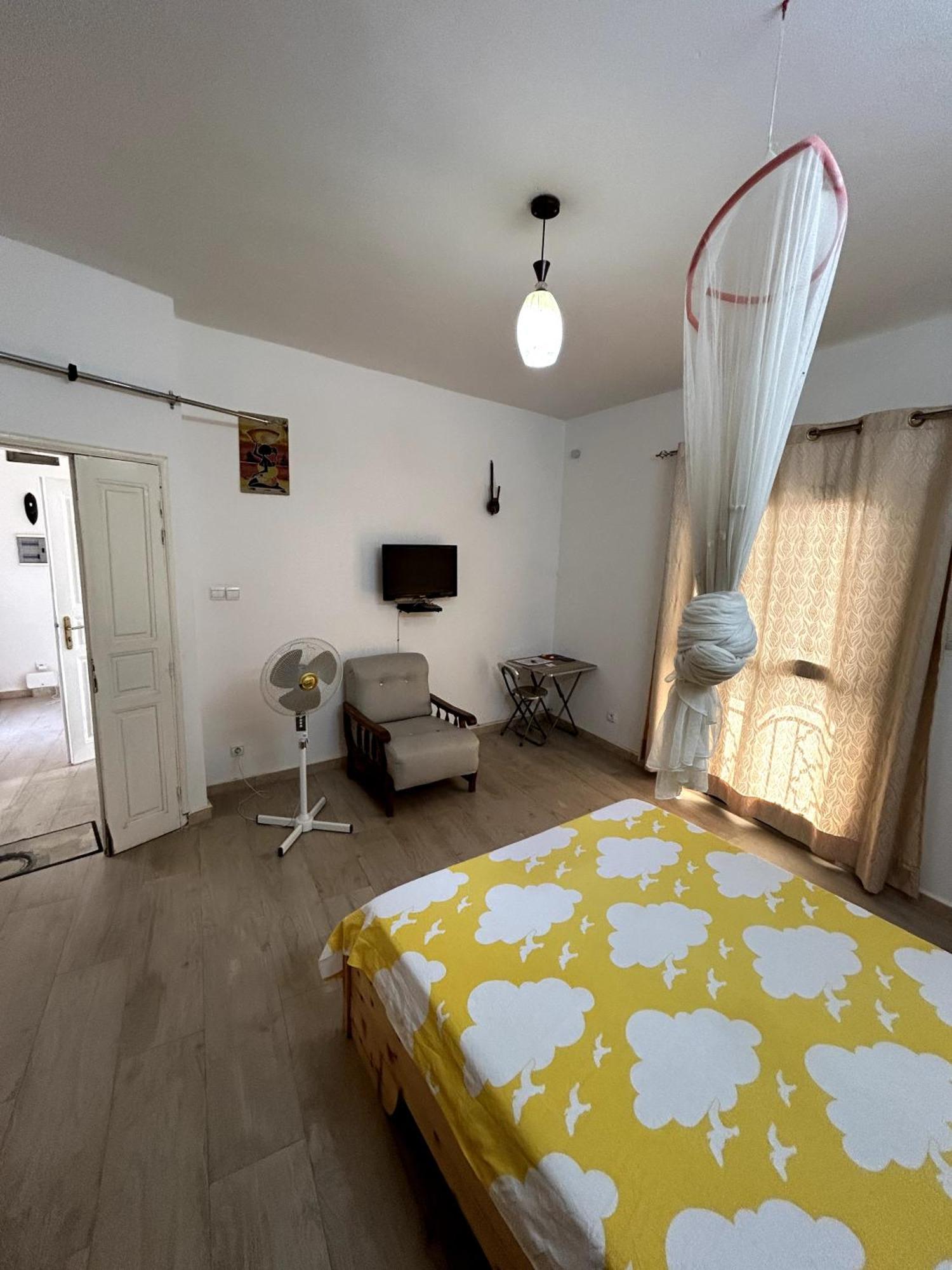 Chambre Spacieuse Avec Balcon - Salle De Bain Exterieure Privee & Breakfast Saint-Louis Zewnętrze zdjęcie