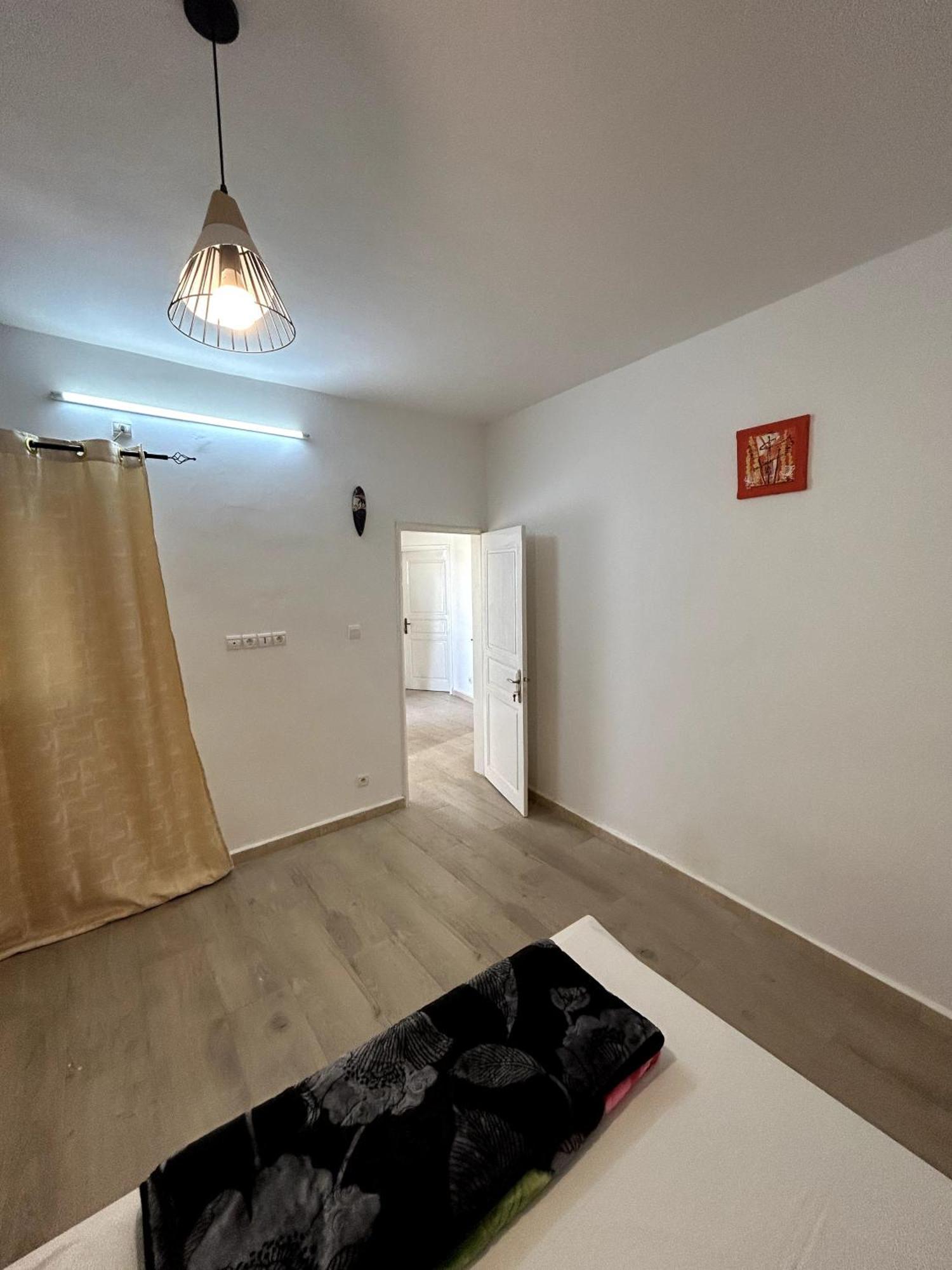 Chambre Spacieuse Avec Balcon - Salle De Bain Exterieure Privee & Breakfast Saint-Louis Zewnętrze zdjęcie